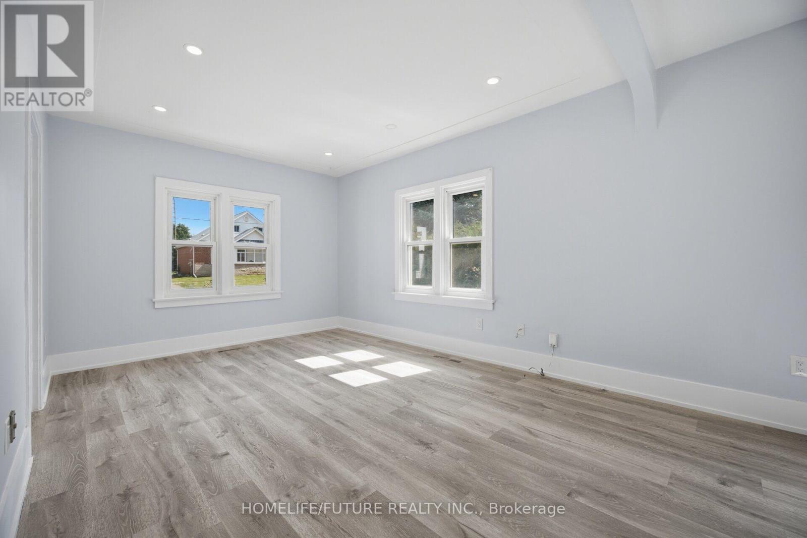 33 Brock Street, Halton Hills, Ontario  L7J 1N3 - Photo 9 - W13687244