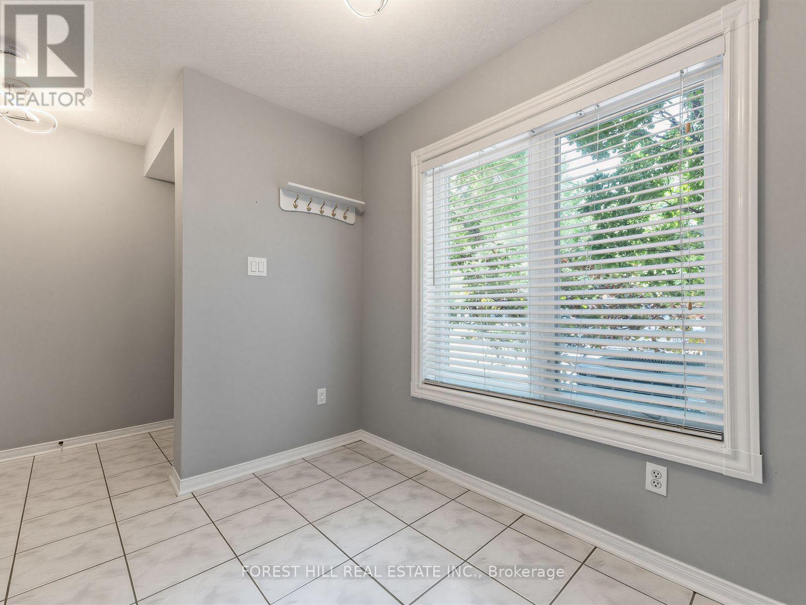 37 Birdstone Crescent, Toronto, Ontario  M6N 5H5 - Photo 6 - W13687270