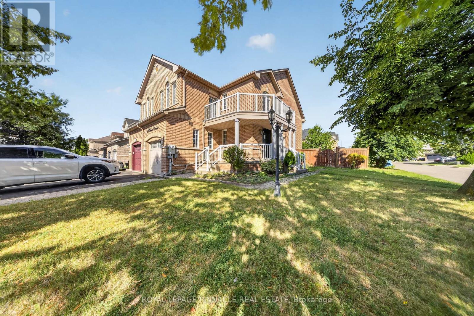 23 Prince Crescent, Brampton, Ontario  L7A 2C9 - Photo 3 - W13687352