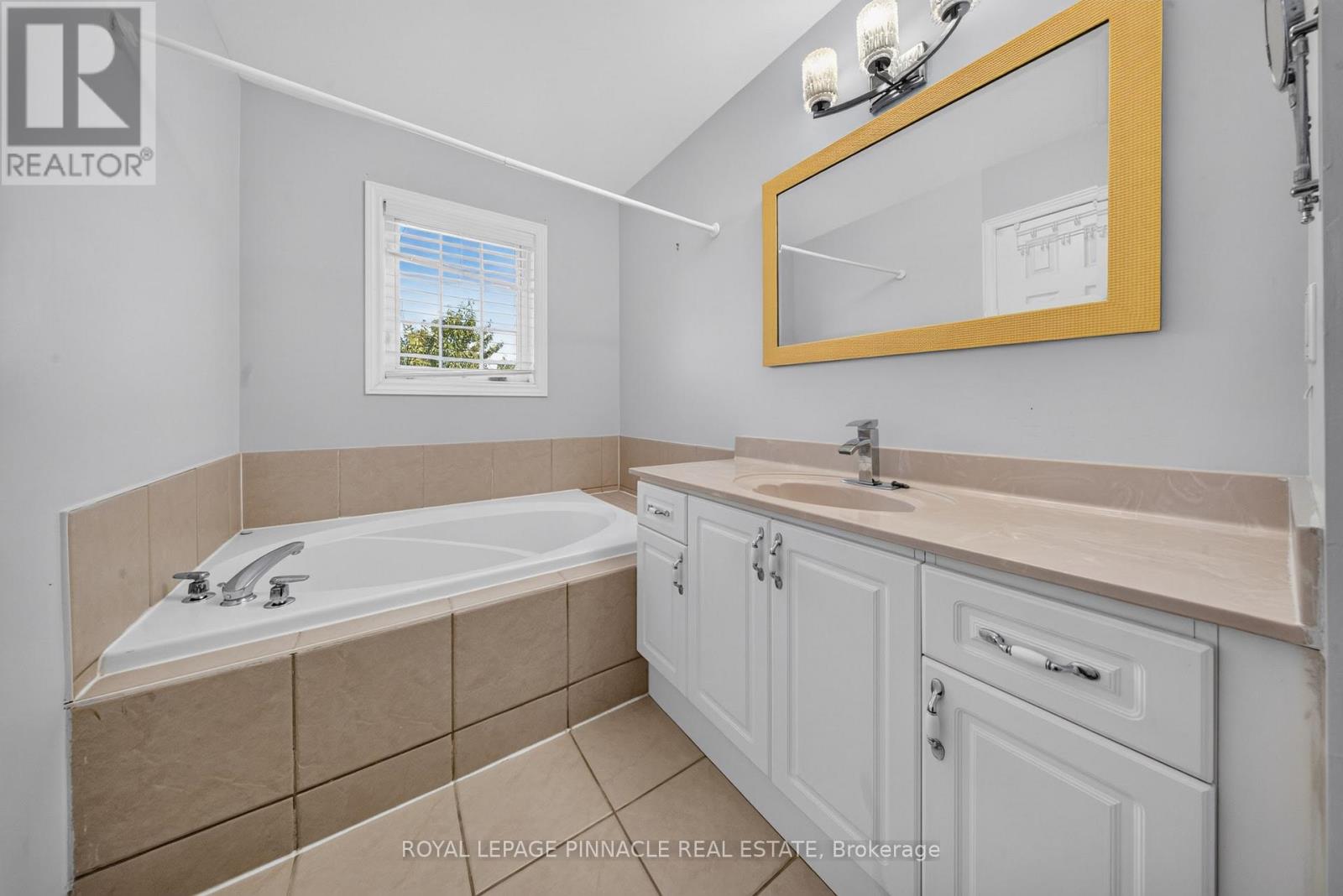 23 Prince Crescent, Brampton, Ontario  L7A 2C9 - Photo 37 - W13687352