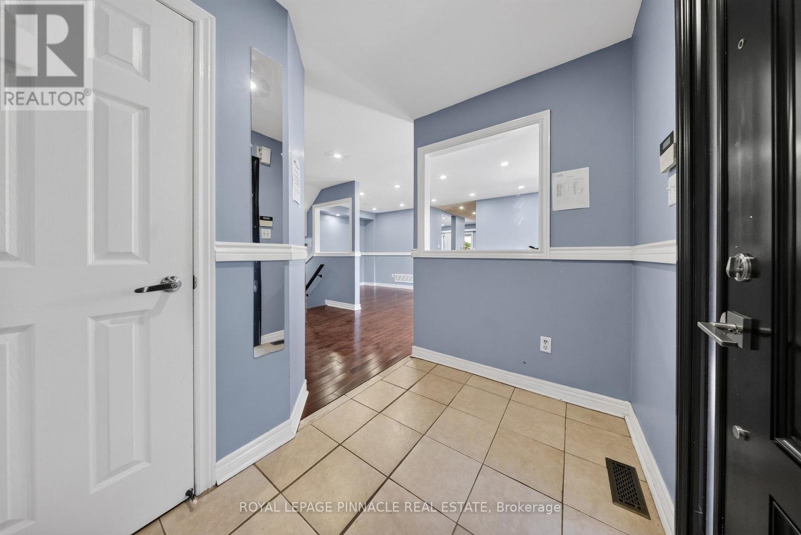 23 Prince Crescent, Brampton, Ontario  L7A 2C9 - Photo 6 - W13687352