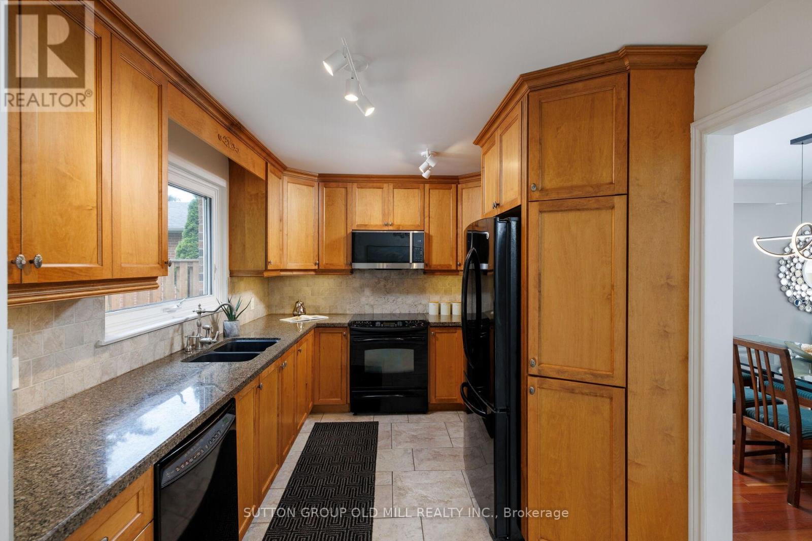853 Kowal Drive, Mississauga, Ontario  L5H 3T3 - Photo 12 - W13687358