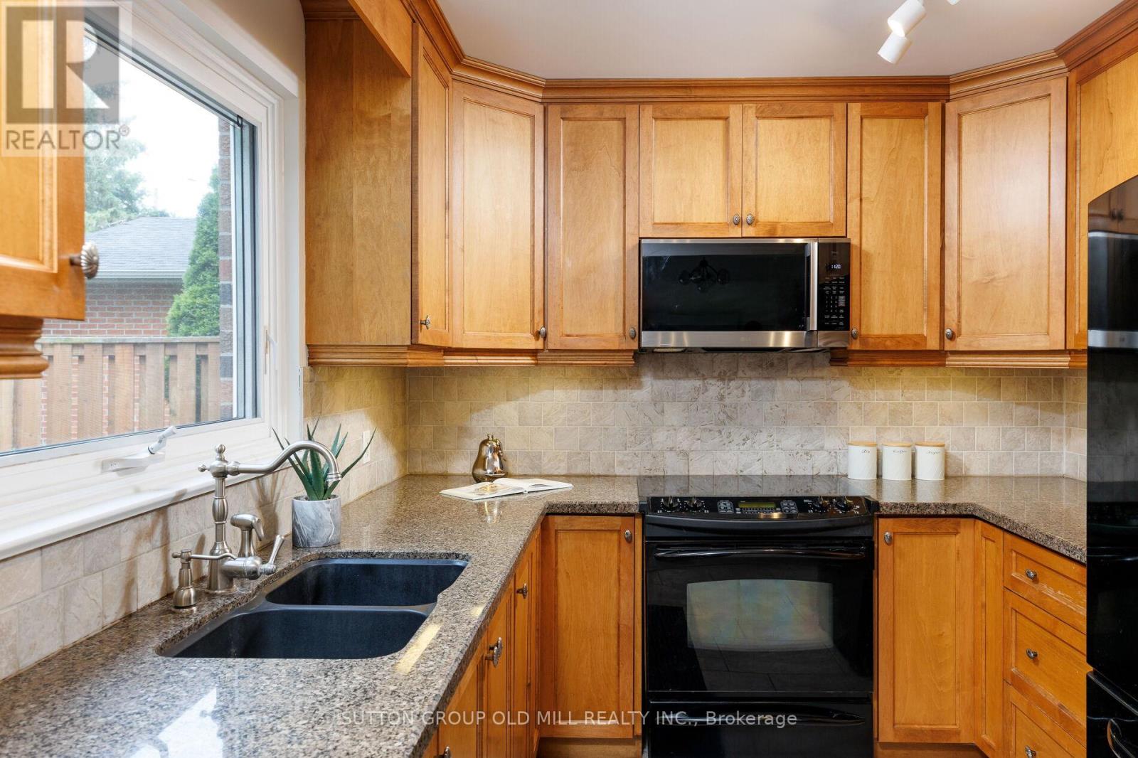 853 Kowal Drive, Mississauga, Ontario  L5H 3T3 - Photo 15 - W13687358