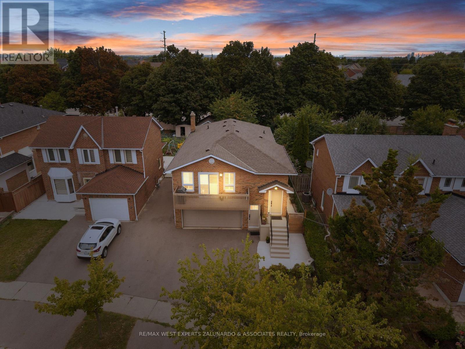 122 Philosopher's Trail, Brampton, Ontario  L6S 5C8 - Photo 2 - W13687382