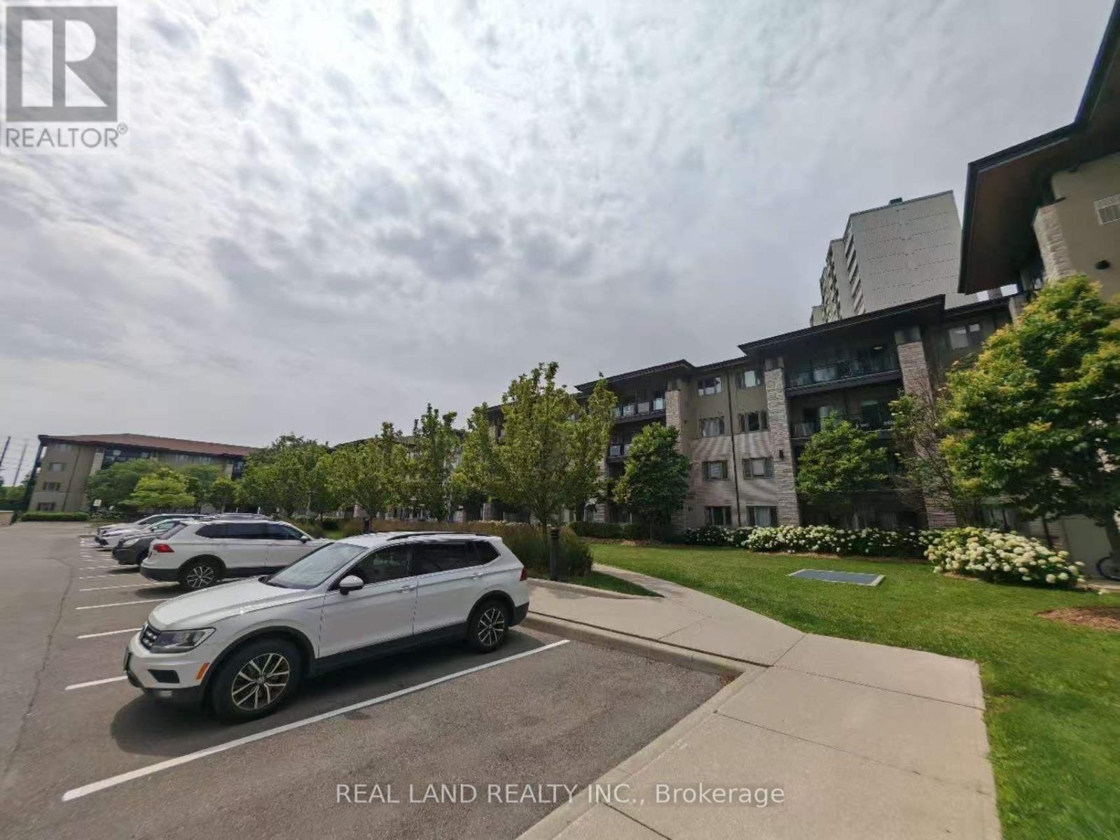 127 - 570 Lolita Gardens, Mississauga, Ontario  L5A 0A1 - Photo 2 - W13687390