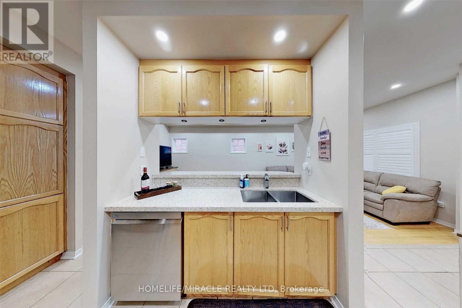 3258 Angel Pass Drive, Mississauga, Ontario  L5M 7J7 - Photo 11 - W13687424