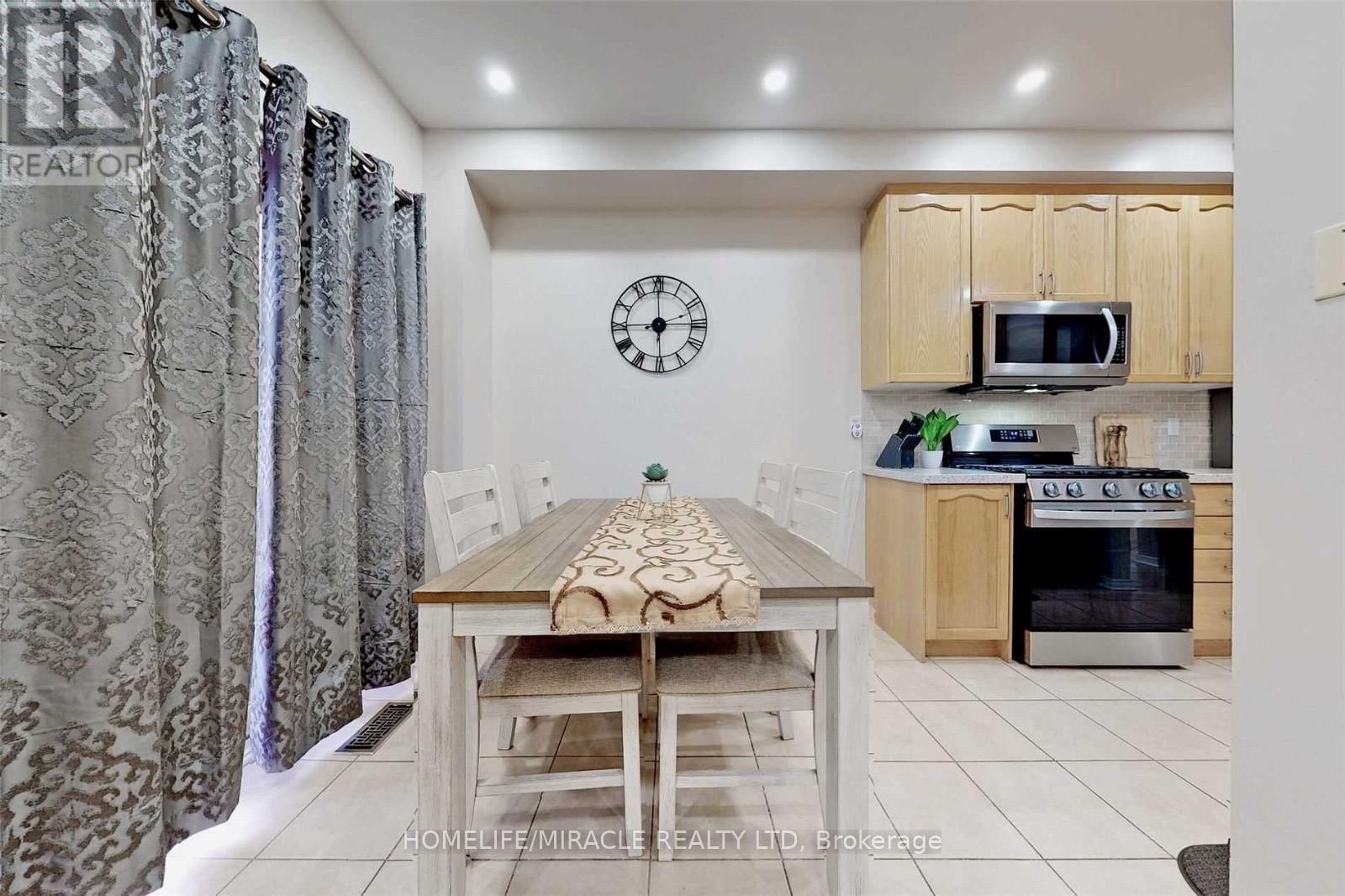 3258 Angel Pass Drive, Mississauga, Ontario  L5M 7J7 - Photo 12 - W13687424