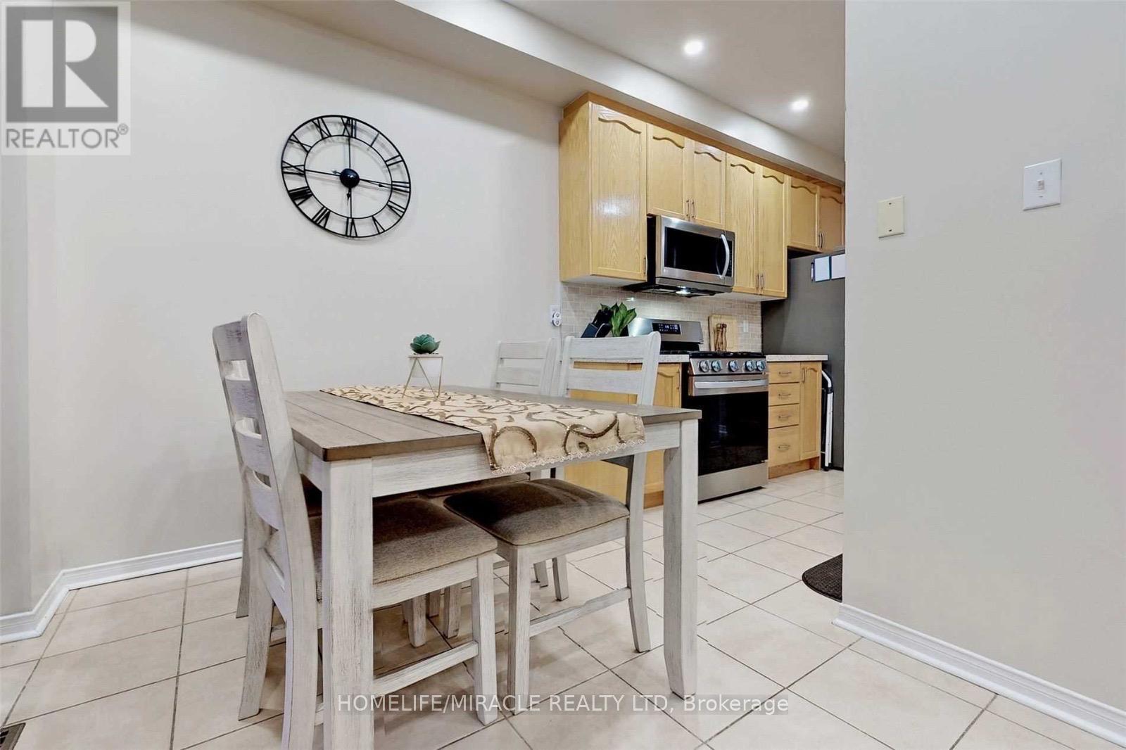 3258 Angel Pass Drive, Mississauga, Ontario  L5M 7J7 - Photo 14 - W13687424