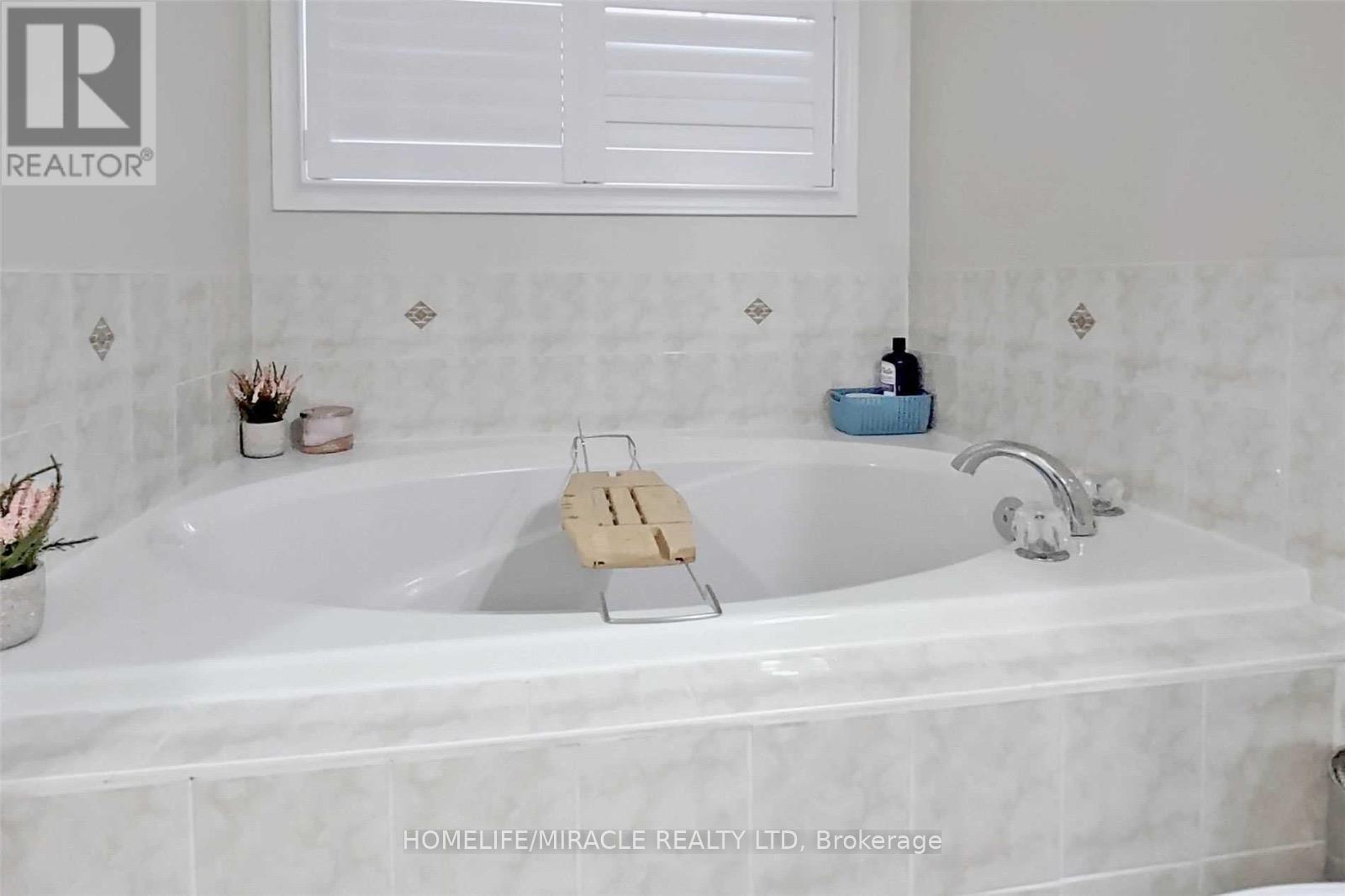 3258 Angel Pass Drive, Mississauga, Ontario  L5M 7J7 - Photo 25 - W13687424