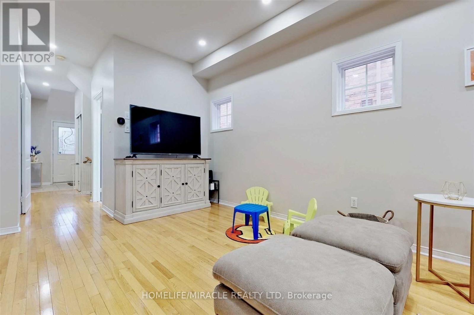3258 Angel Pass Drive, Mississauga, Ontario  L5M 7J7 - Photo 28 - W13687424