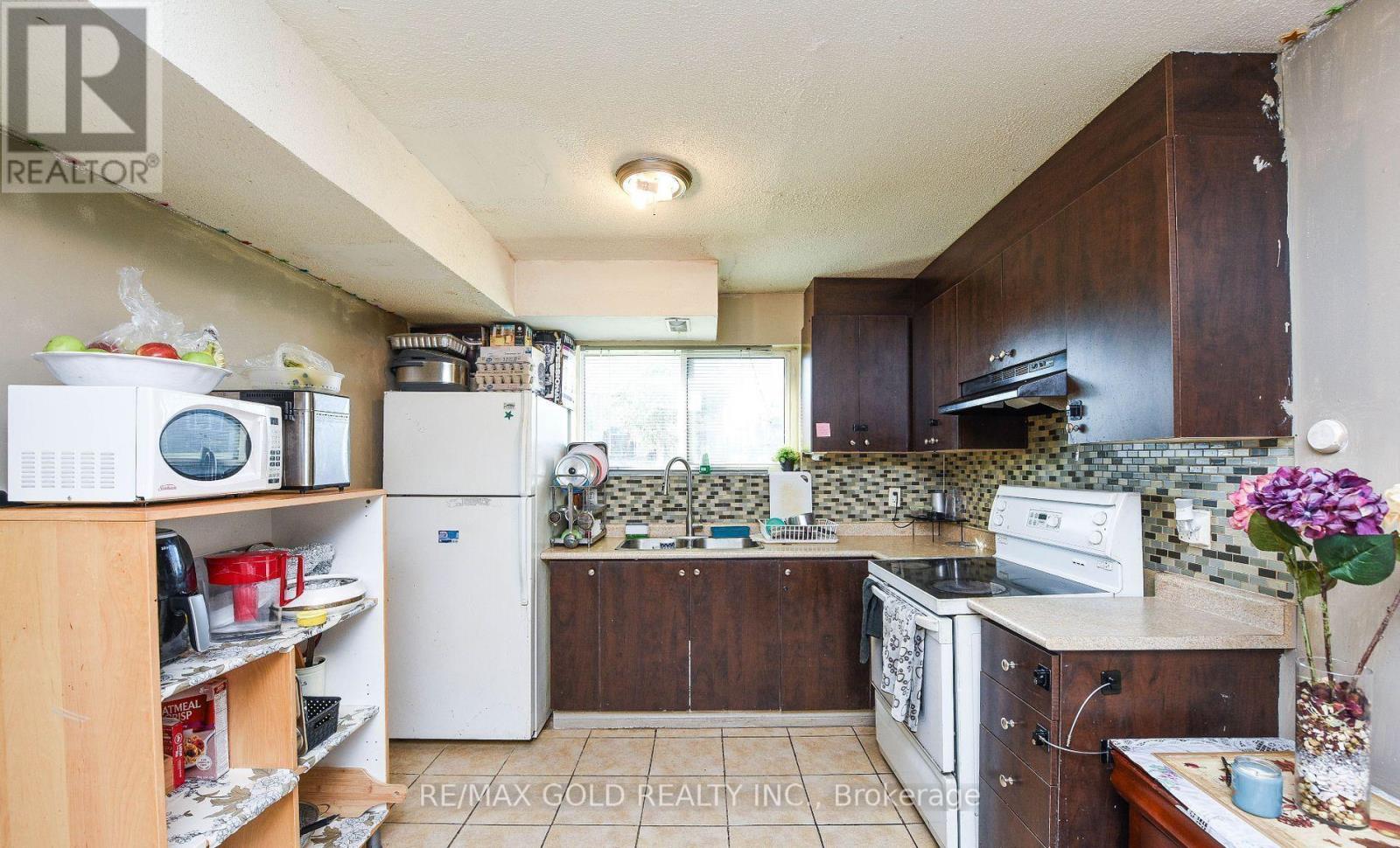 3630 Brandon Gate Drive, Mississauga, Ontario  L4T 3E5 - Photo 15 - W13687438