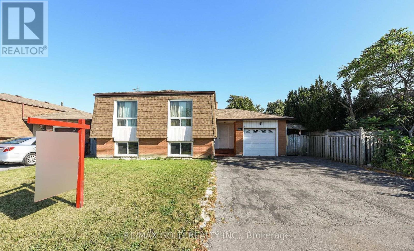 3630 Brandon Gate Drive, Mississauga, Ontario  L4T 3E5 - Photo 2 - W13687438
