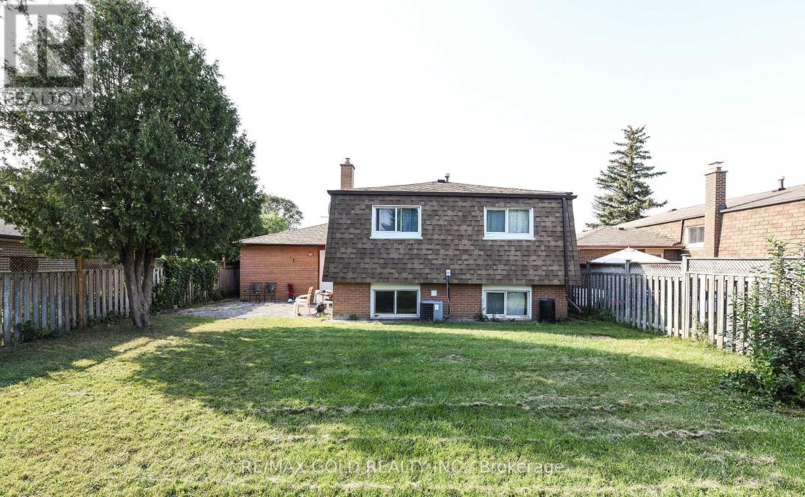 3630 Brandon Gate Drive, Mississauga, Ontario  L4T 3E5 - Photo 4 - W13687438