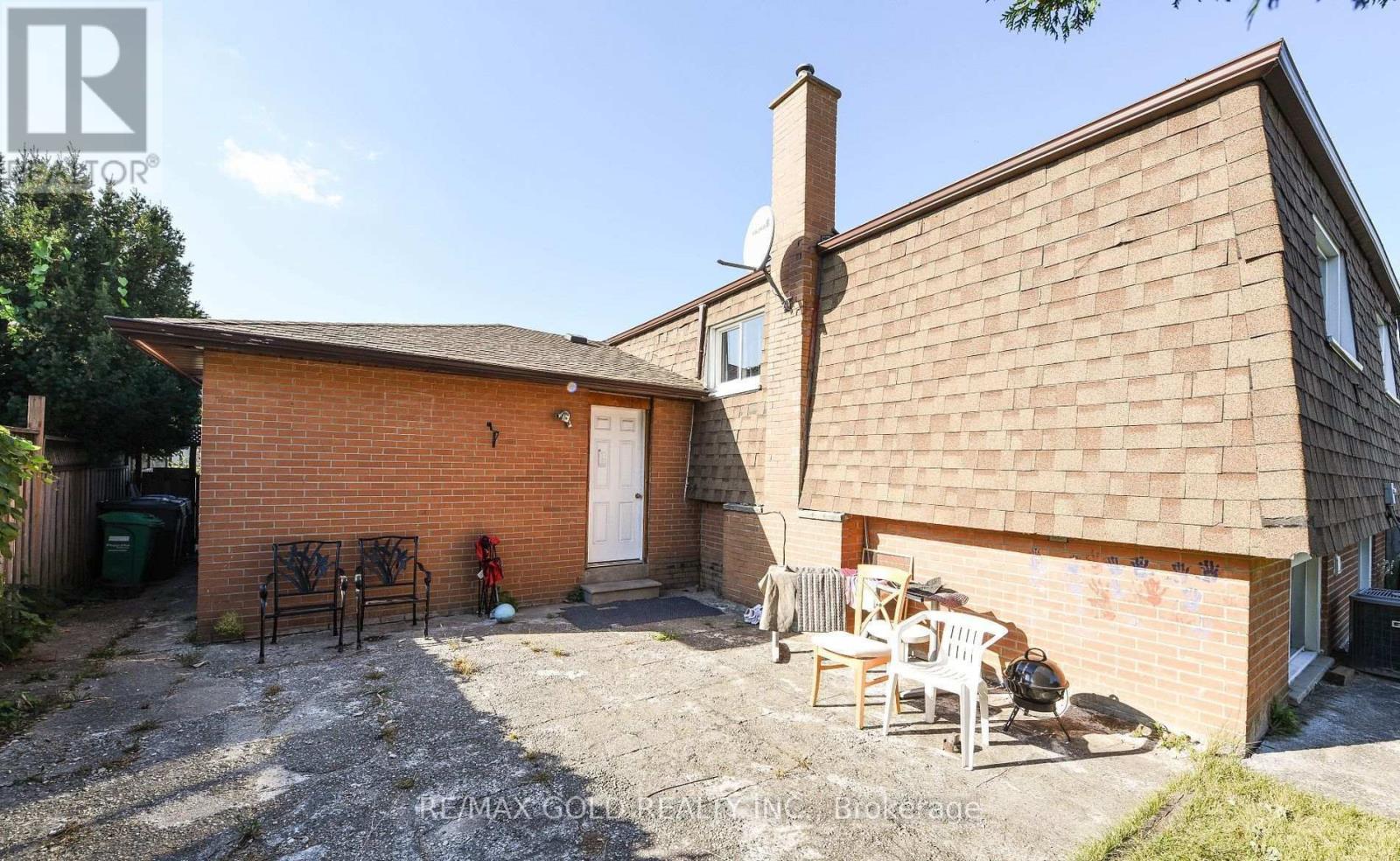 3630 Brandon Gate Drive, Mississauga, Ontario  L4T 3E5 - Photo 5 - W13687438