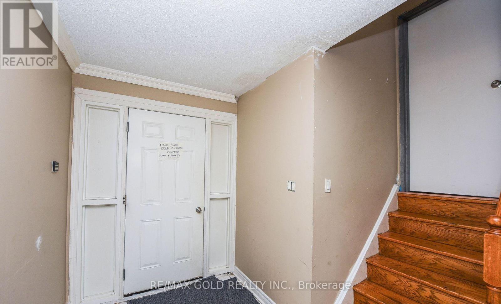 3630 Brandon Gate Drive, Mississauga, Ontario  L4T 3E5 - Photo 6 - W13687438