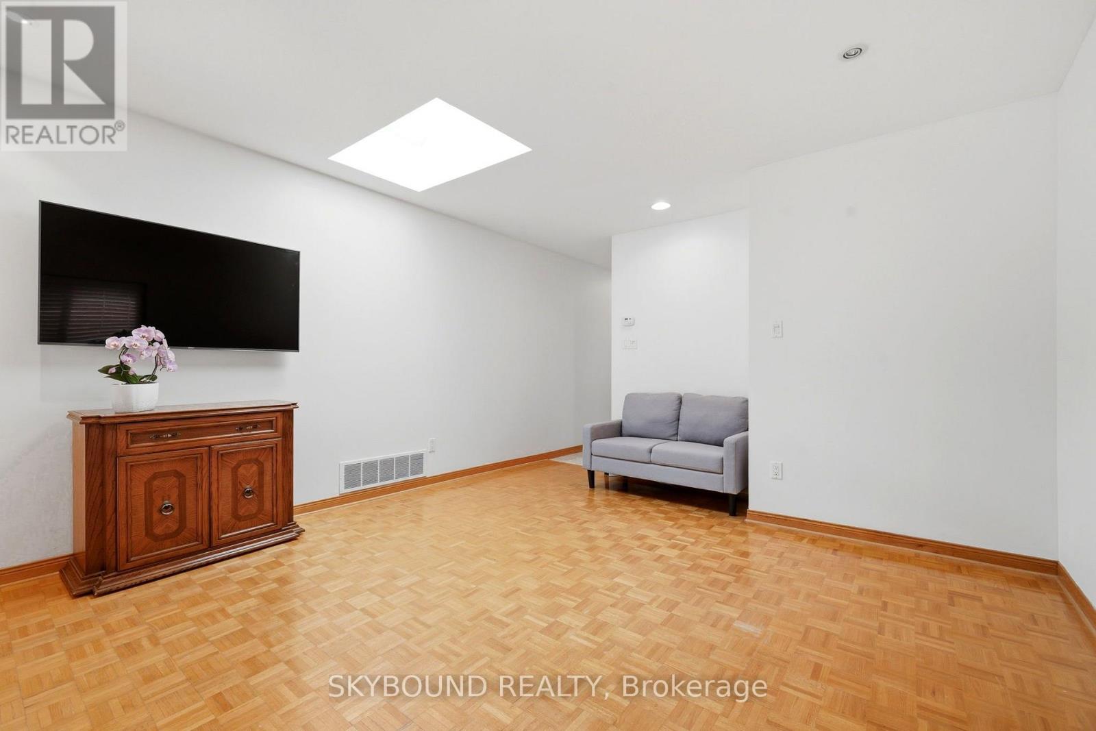 313 Silverthorn Avenue, Toronto, Ontario  M6N 3K5 - Photo 14 - W13687452