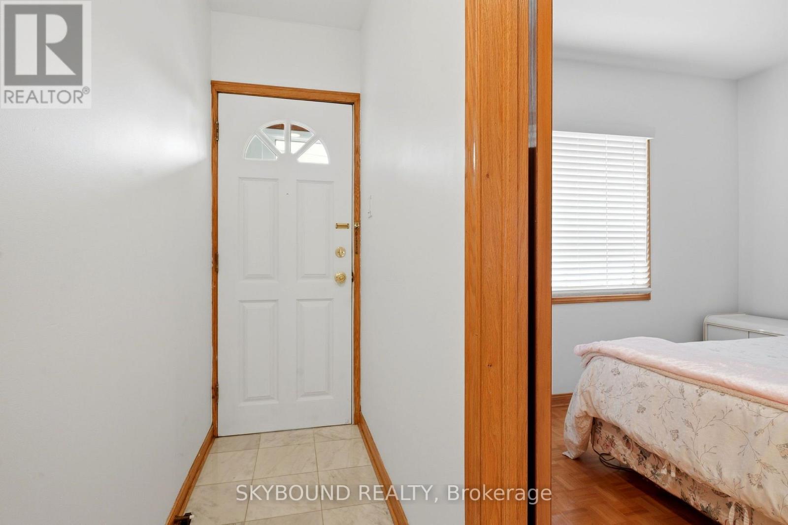 313 Silverthorn Avenue, Toronto, Ontario  M6N 3K5 - Photo 15 - W13687452