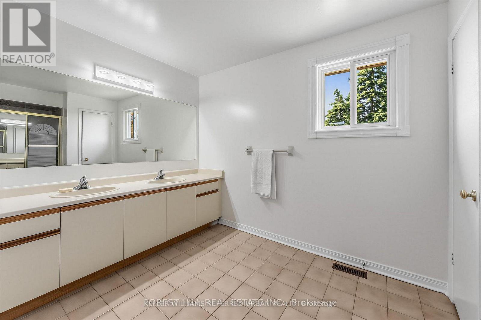 4129 Molly Avenue, Mississauga, Ontario  L4Z 1E3 - Photo 15 - W13687476