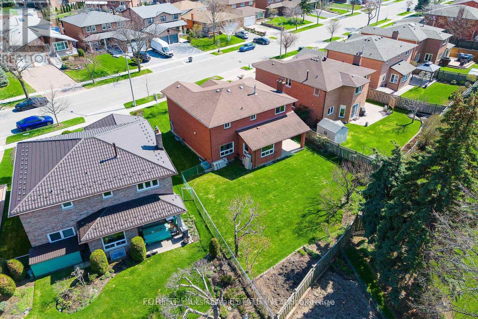 4129 Molly Avenue, Mississauga, Ontario  L4Z 1E3 - Photo 2 - W13687476