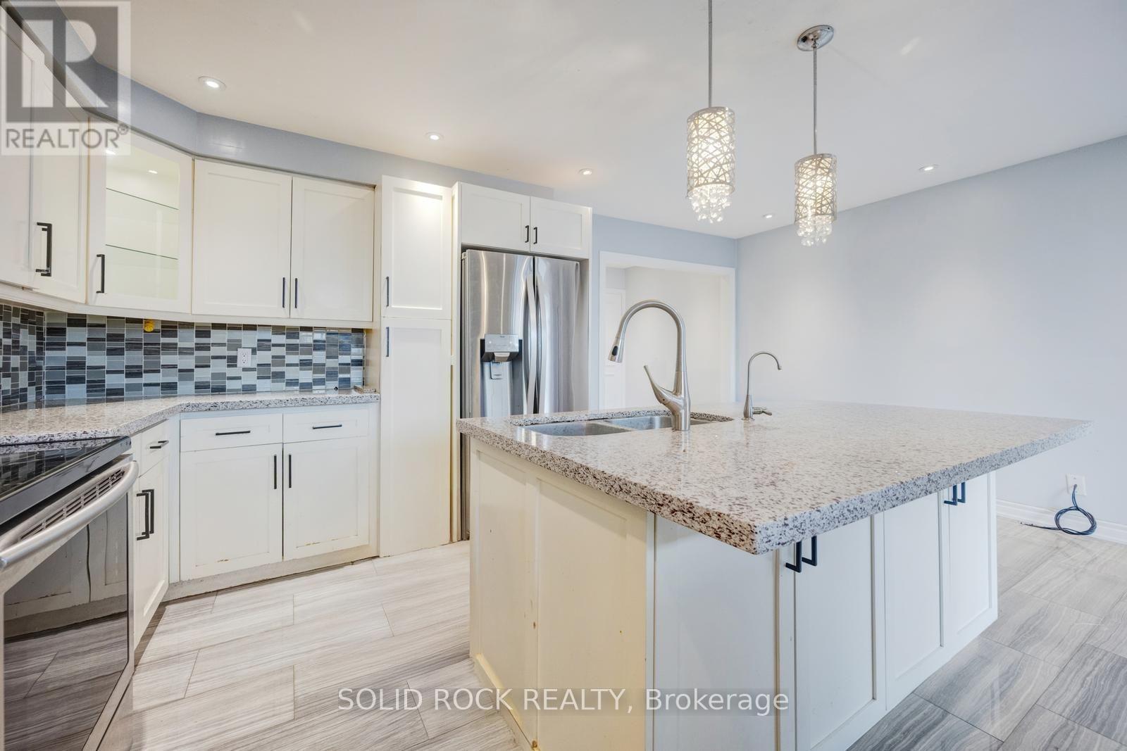 18 Maple Bush Avenue, Toronto, Ontario  M9N 1S6 - Photo 11 - W13687484