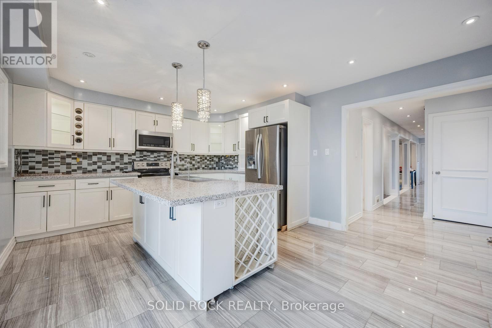 18 Maple Bush Avenue, Toronto, Ontario  M9N 1S6 - Photo 12 - W13687484