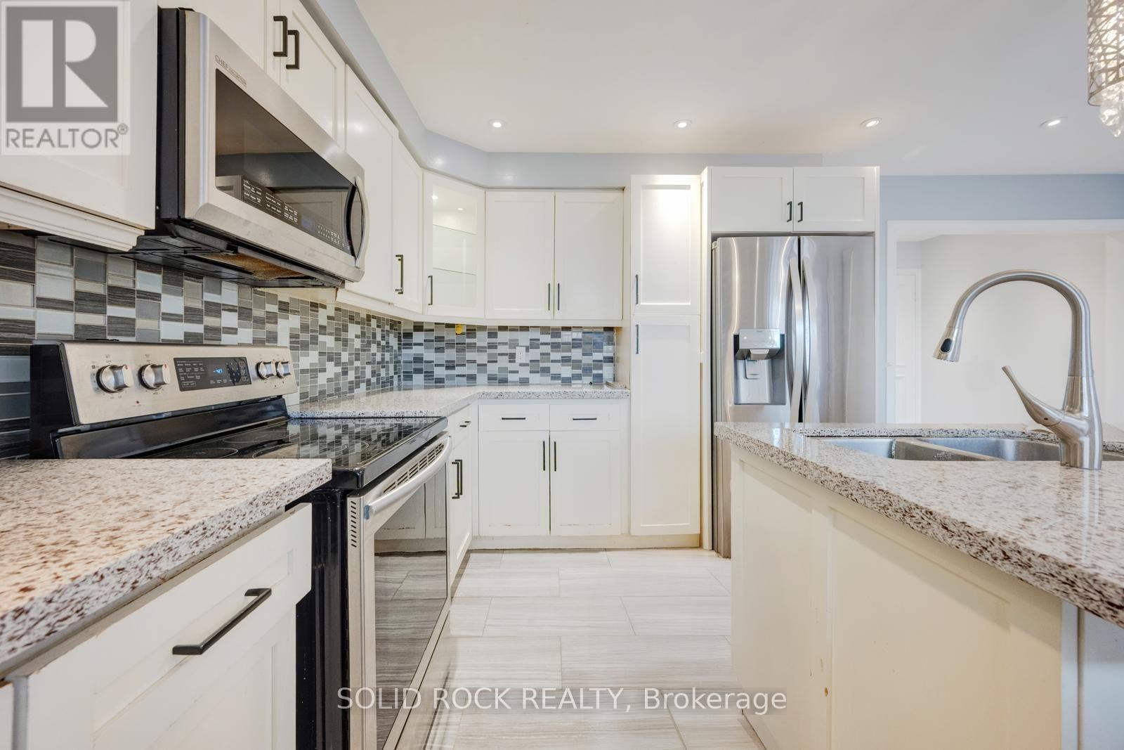 18 Maple Bush Avenue, Toronto, Ontario  M9N 1S6 - Photo 13 - W13687484