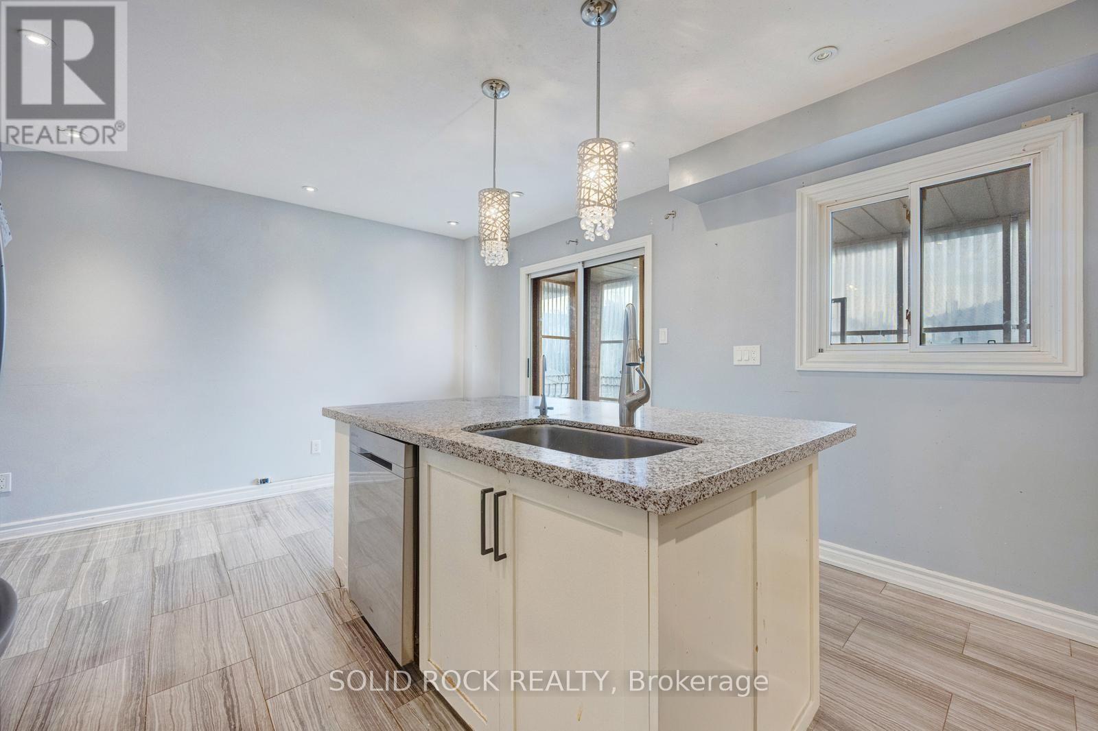 18 Maple Bush Avenue, Toronto, Ontario  M9N 1S6 - Photo 14 - W13687484