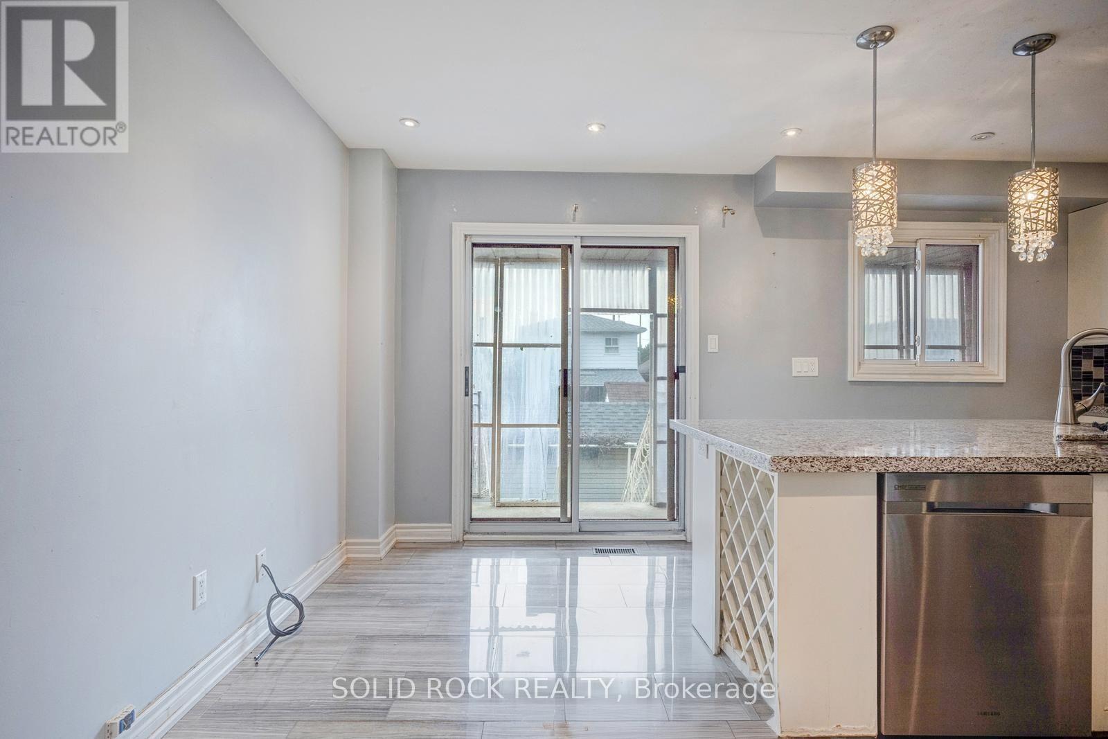 18 Maple Bush Avenue, Toronto, Ontario  M9N 1S6 - Photo 16 - W13687484