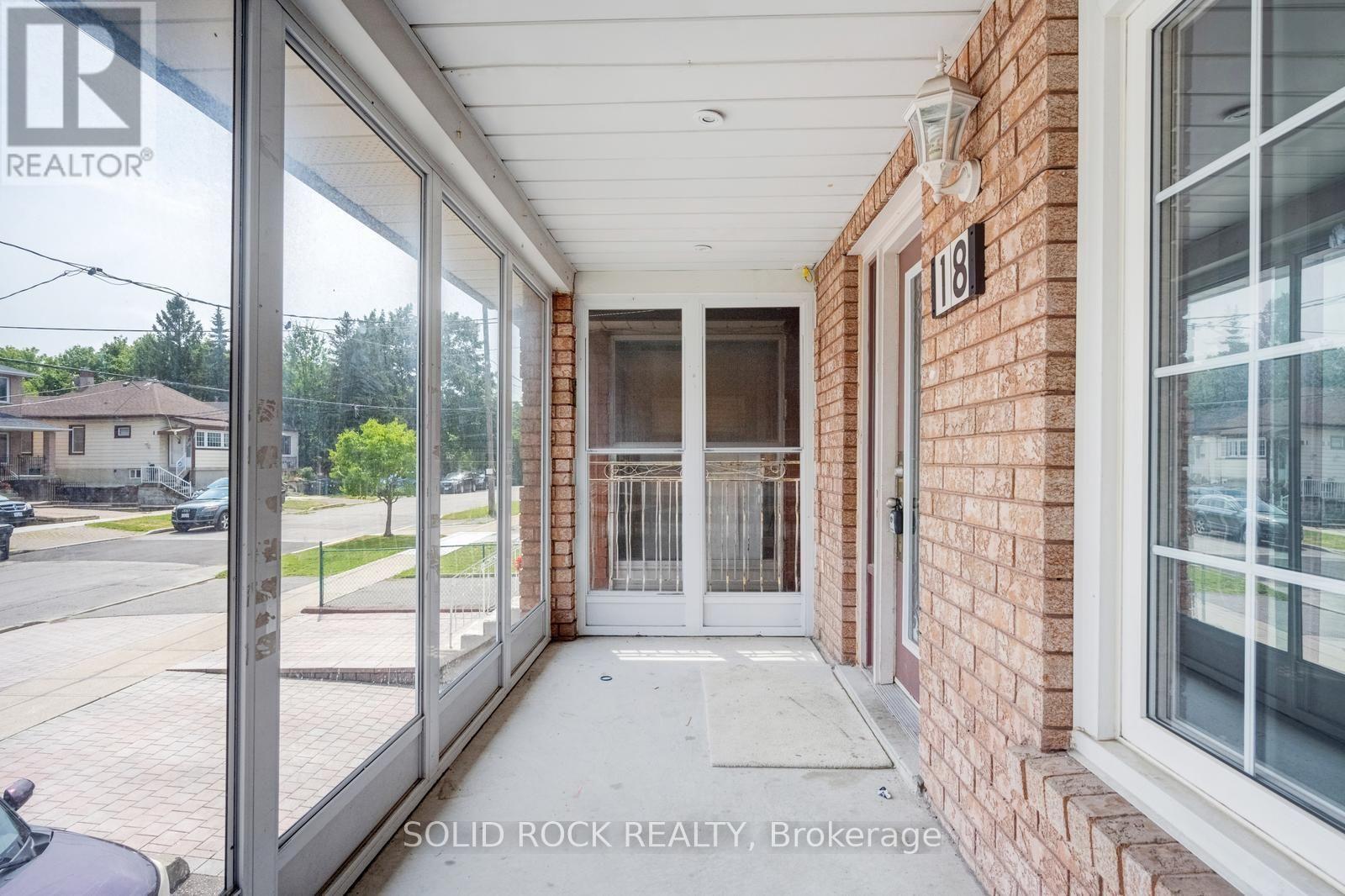 18 Maple Bush Avenue, Toronto, Ontario  M9N 1S6 - Photo 3 - W13687484