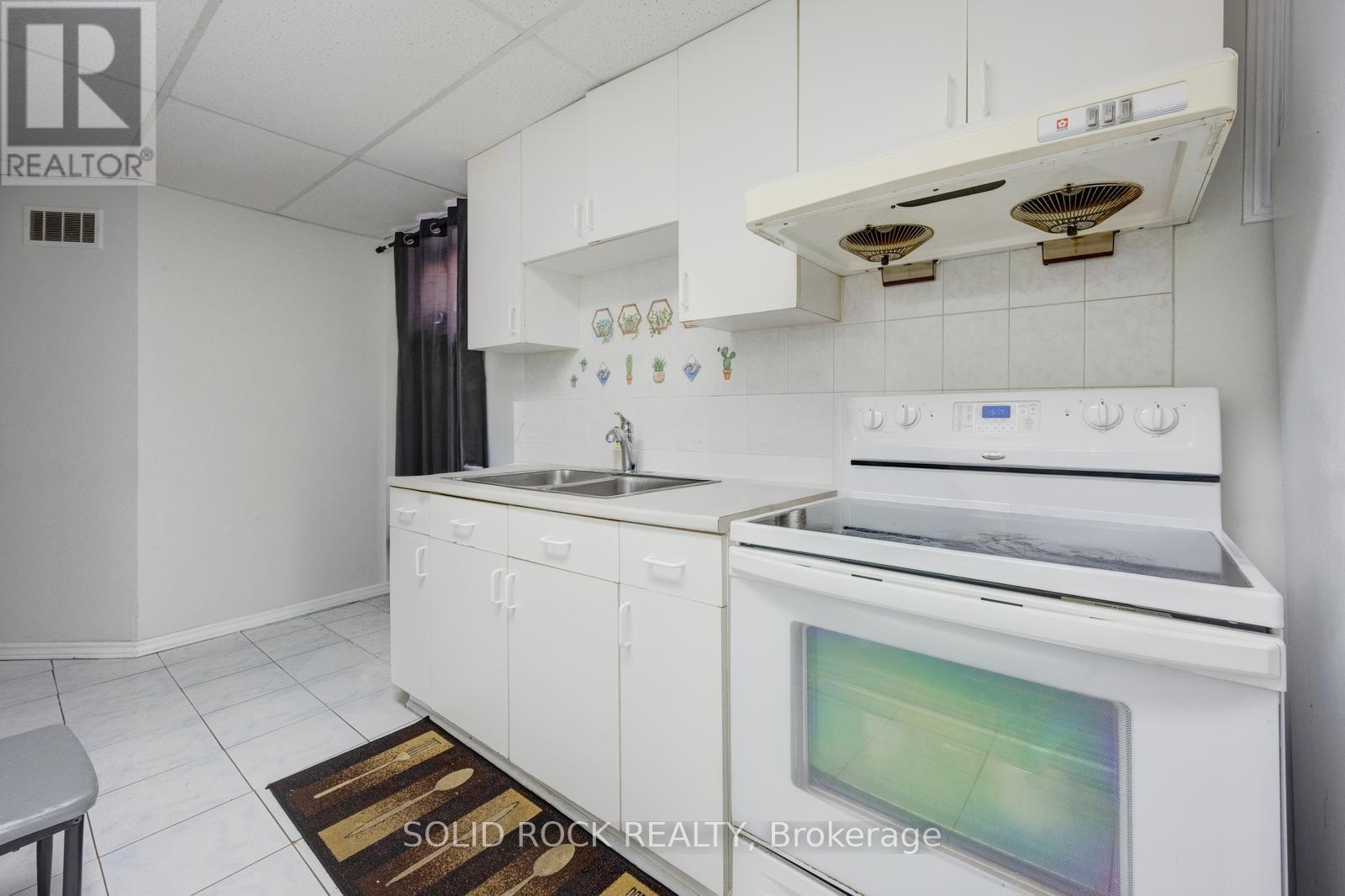 18 Maple Bush Avenue, Toronto, Ontario  M9N 1S6 - Photo 38 - W13687484