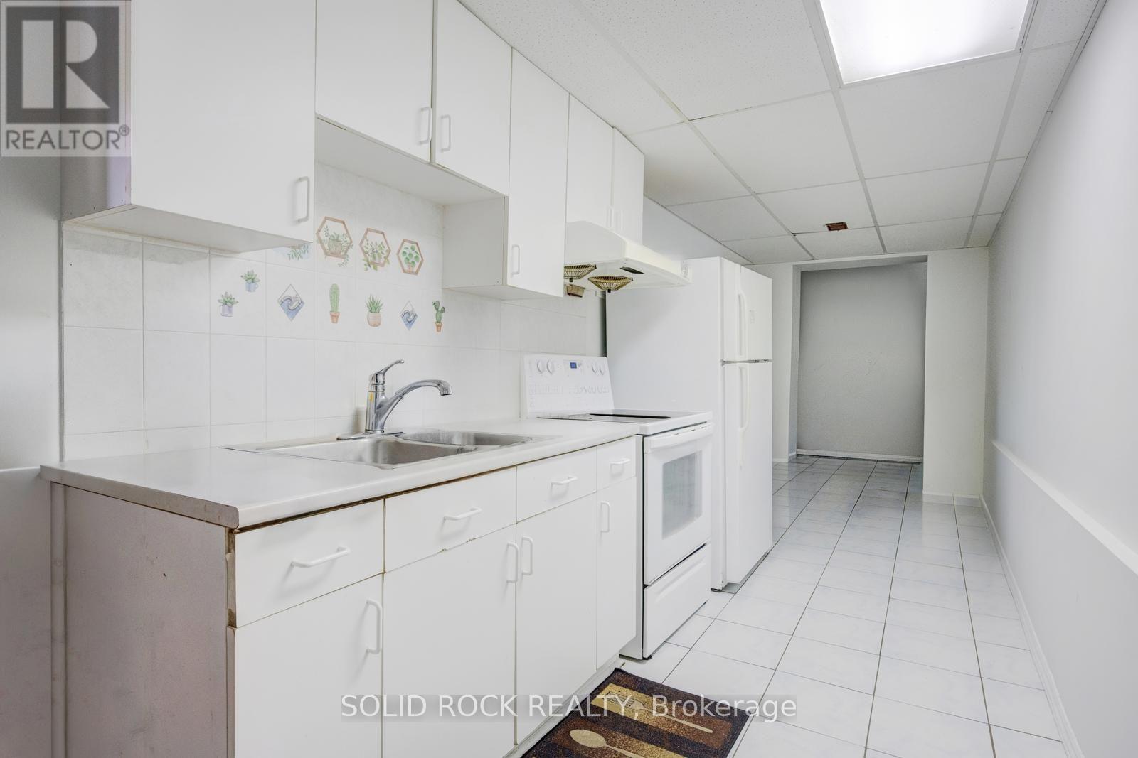 18 Maple Bush Avenue, Toronto, Ontario  M9N 1S6 - Photo 39 - W13687484
