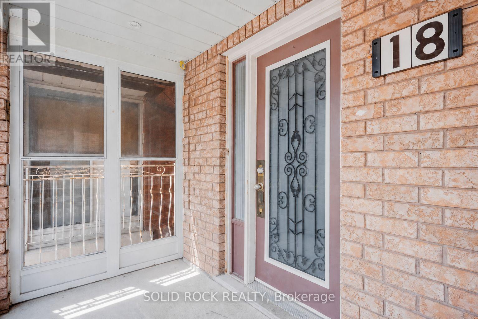 18 Maple Bush Avenue, Toronto, Ontario  M9N 1S6 - Photo 4 - W13687484