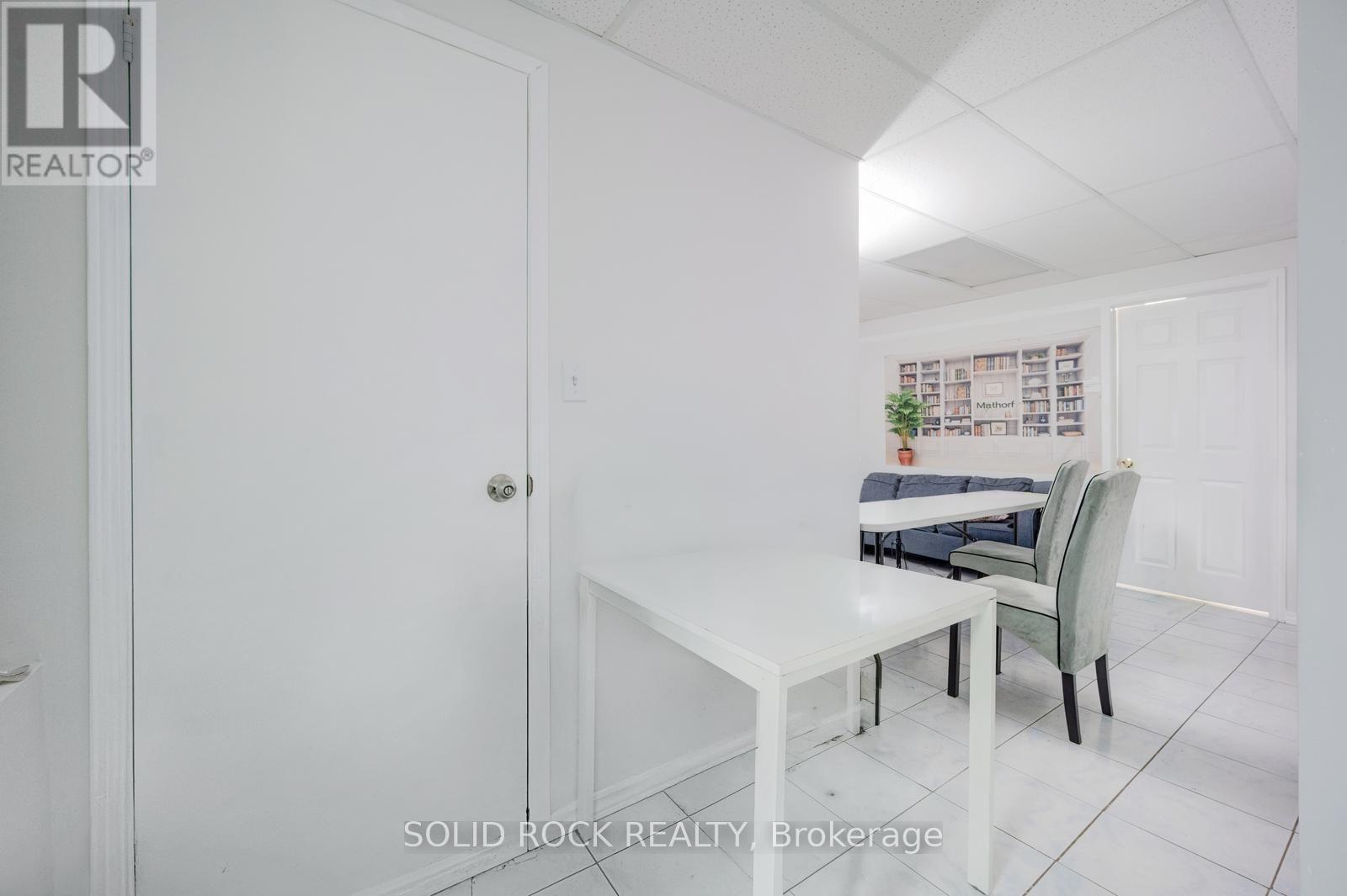 18 Maple Bush Avenue, Toronto, Ontario  M9N 1S6 - Photo 40 - W13687484