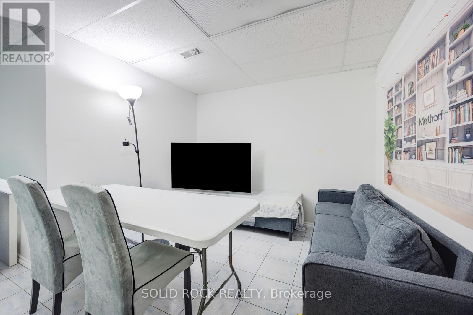 18 Maple Bush Avenue, Toronto, Ontario  M9N 1S6 - Photo 41 - W13687484