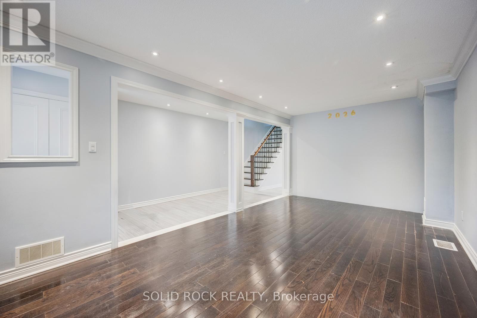 18 Maple Bush Avenue, Toronto, Ontario  M9N 1S6 - Photo 8 - W13687484