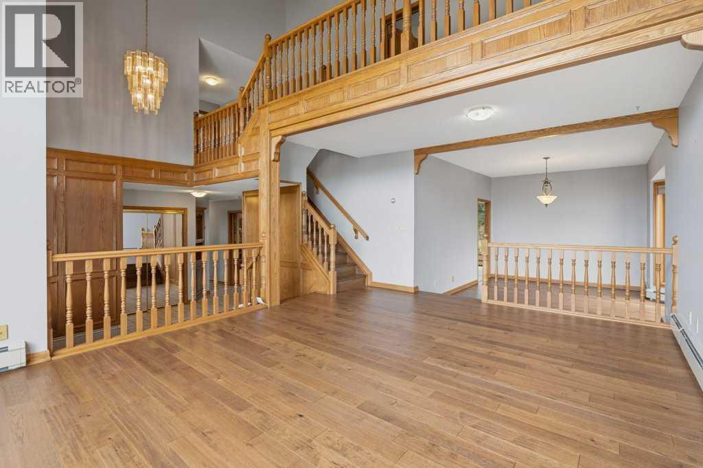 119 Strathbury Bay Sw, Calgary, Alberta  T3H 1N3 - Photo 4 - A2336449