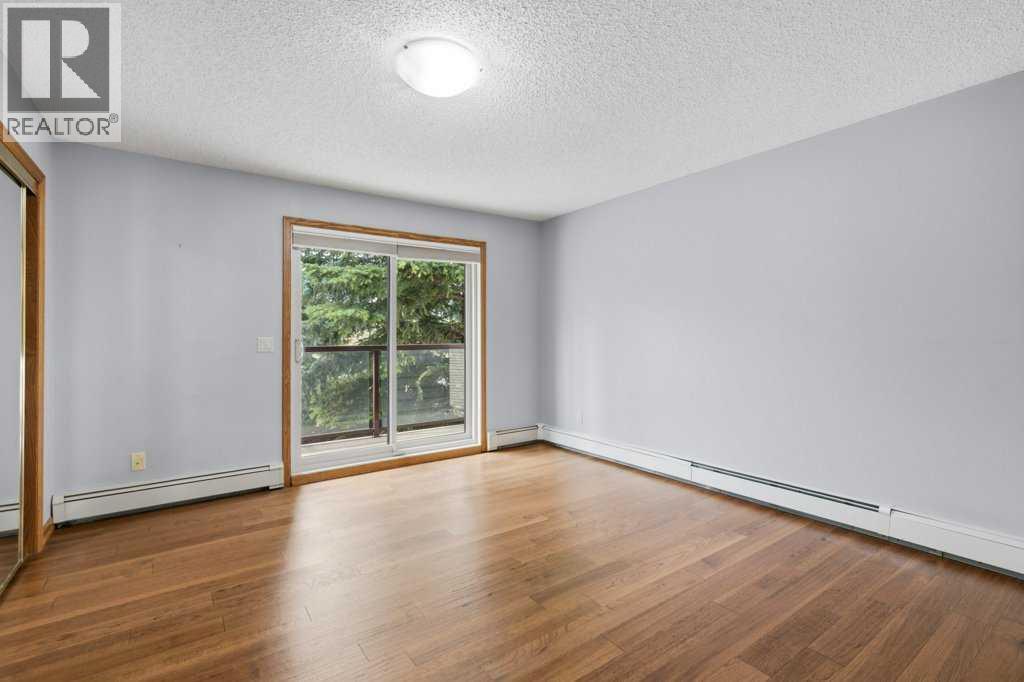 119 Strathbury Bay Sw, Calgary, Alberta  T3H 1N3 - Photo 21 - A2336449