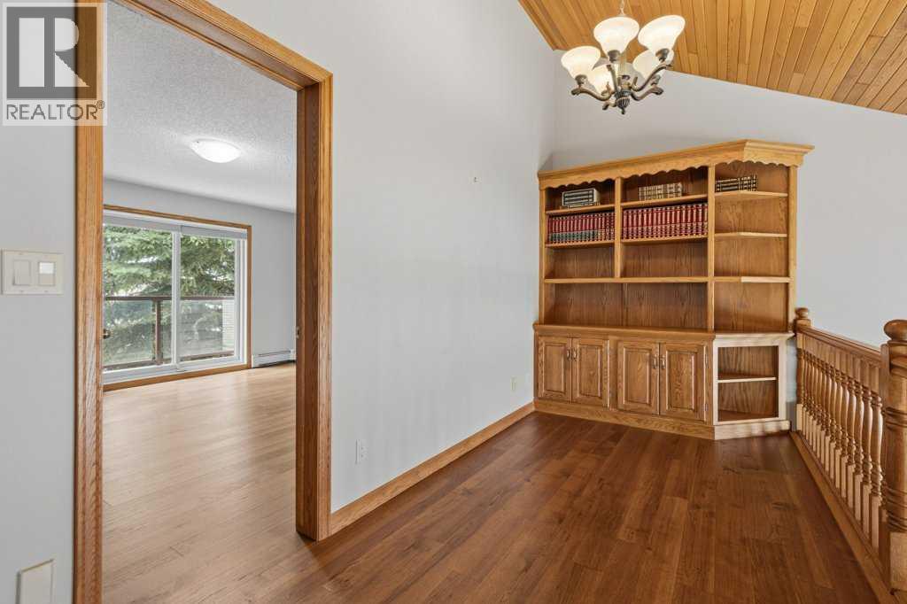 119 Strathbury Bay Sw, Calgary, Alberta  T3H 1N3 - Photo 24 - A2336449