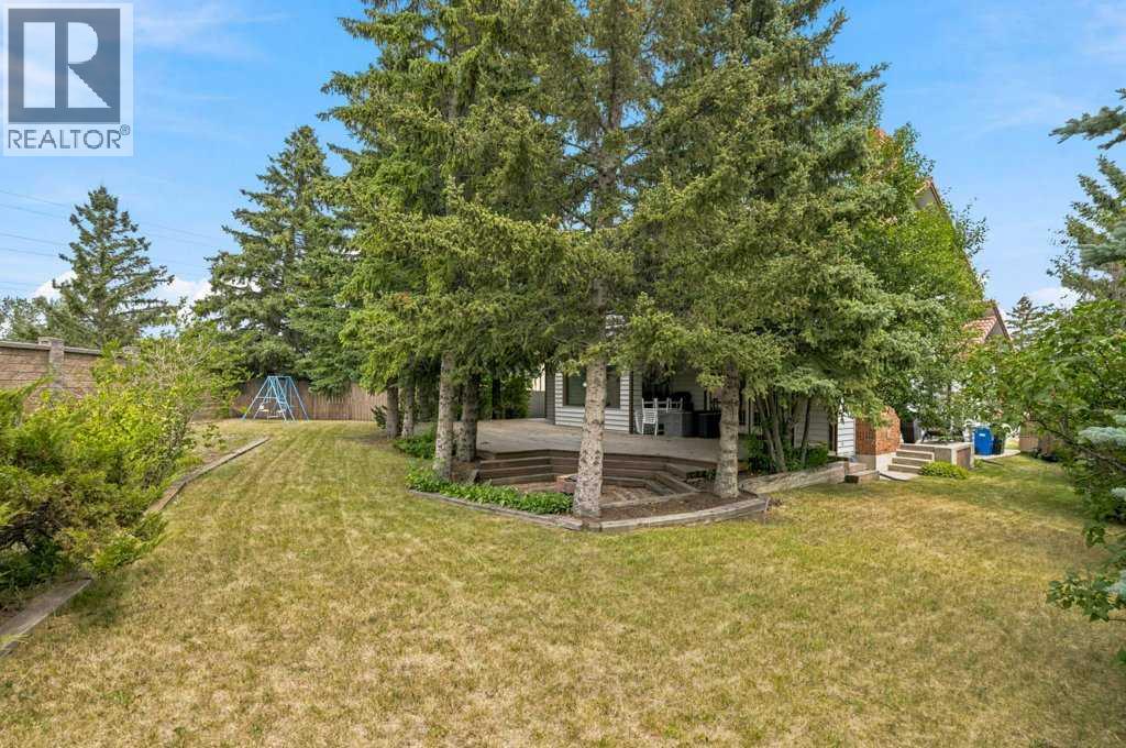 119 Strathbury Bay Sw, Calgary, Alberta  T3H 1N3 - Photo 31 - A2336449