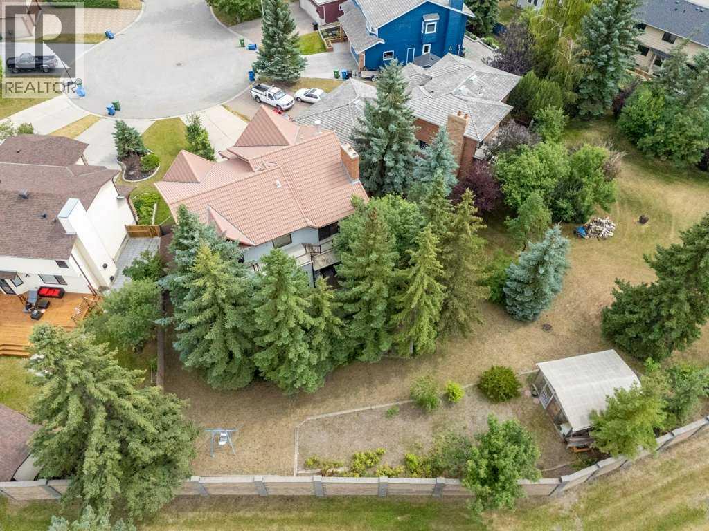 119 Strathbury Bay Sw, Calgary, Alberta  T3H 1N3 - Photo 38 - A2336449