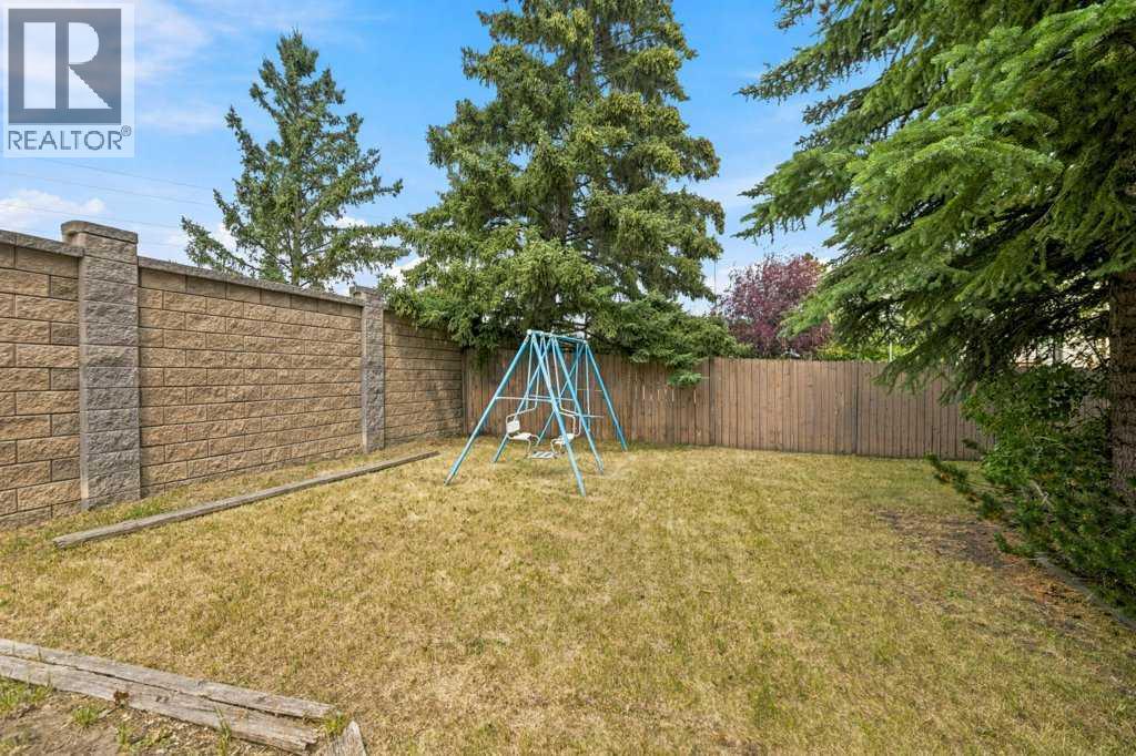 119 Strathbury Bay Sw, Calgary, Alberta  T3H 1N3 - Photo 33 - A2336449