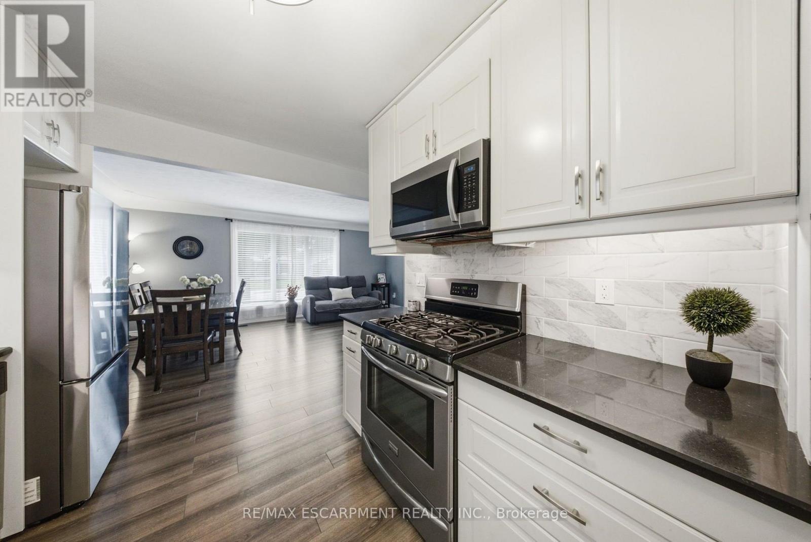 203 West 31st Street, Hamilton, Ontario  L9C 5G3 - Photo 11 - X13687312