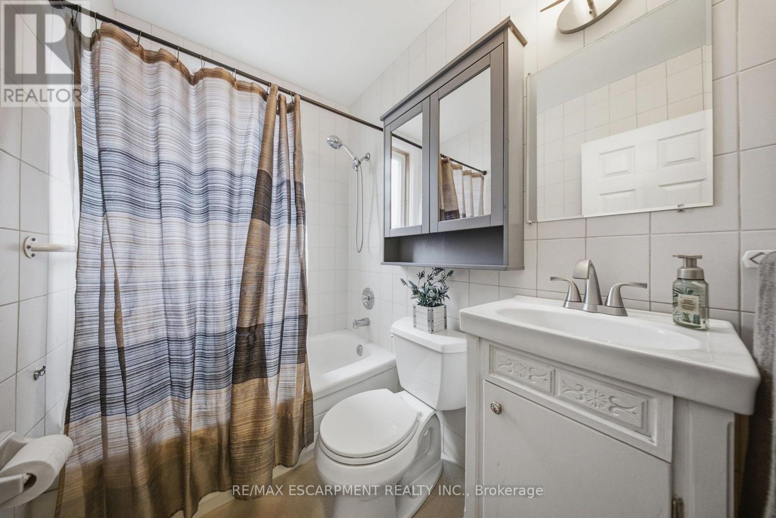 203 West 31st Street, Hamilton, Ontario  L9C 5G3 - Photo 17 - X13687312