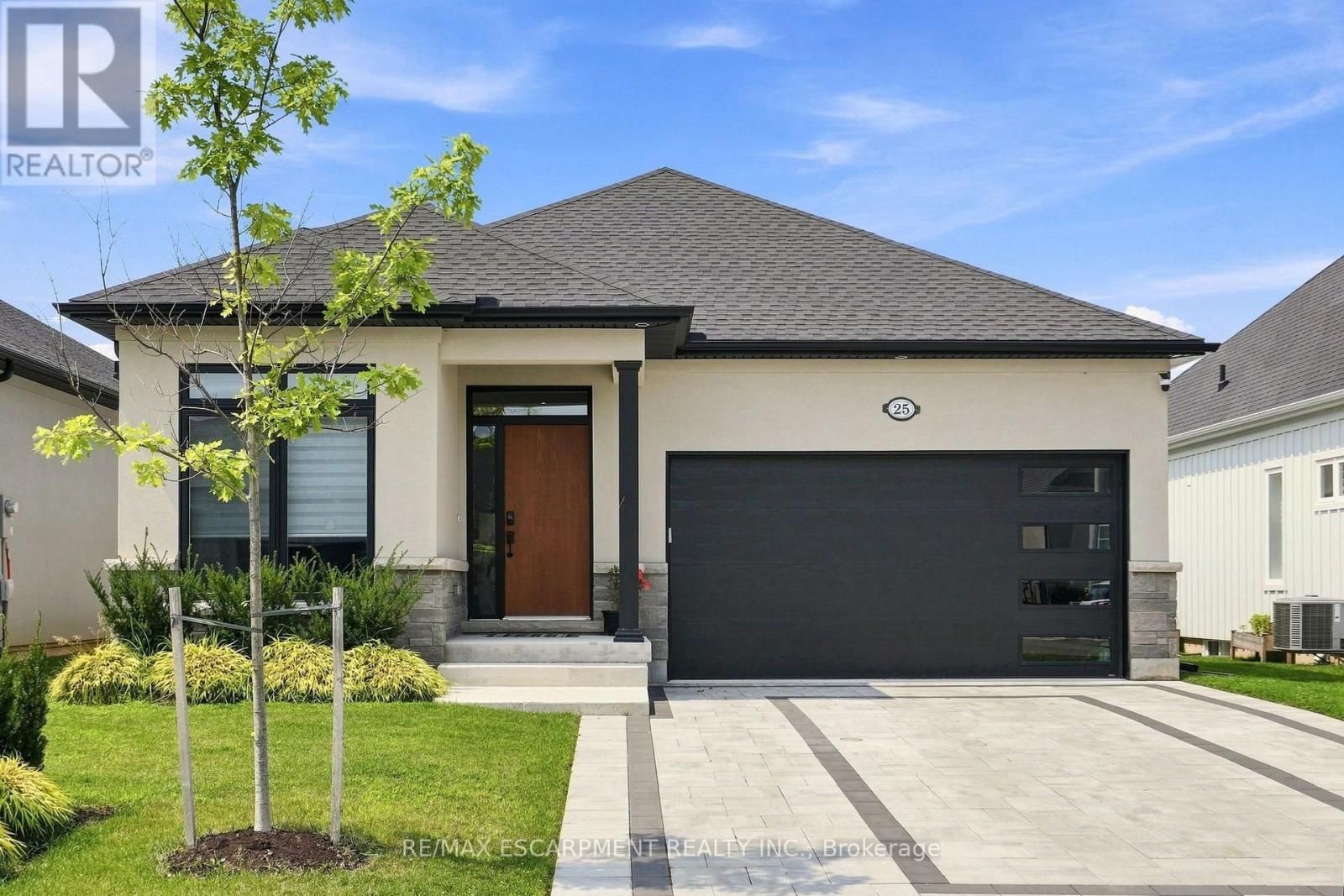 25 SUNRISE COURT, Fort Erie, Ontario