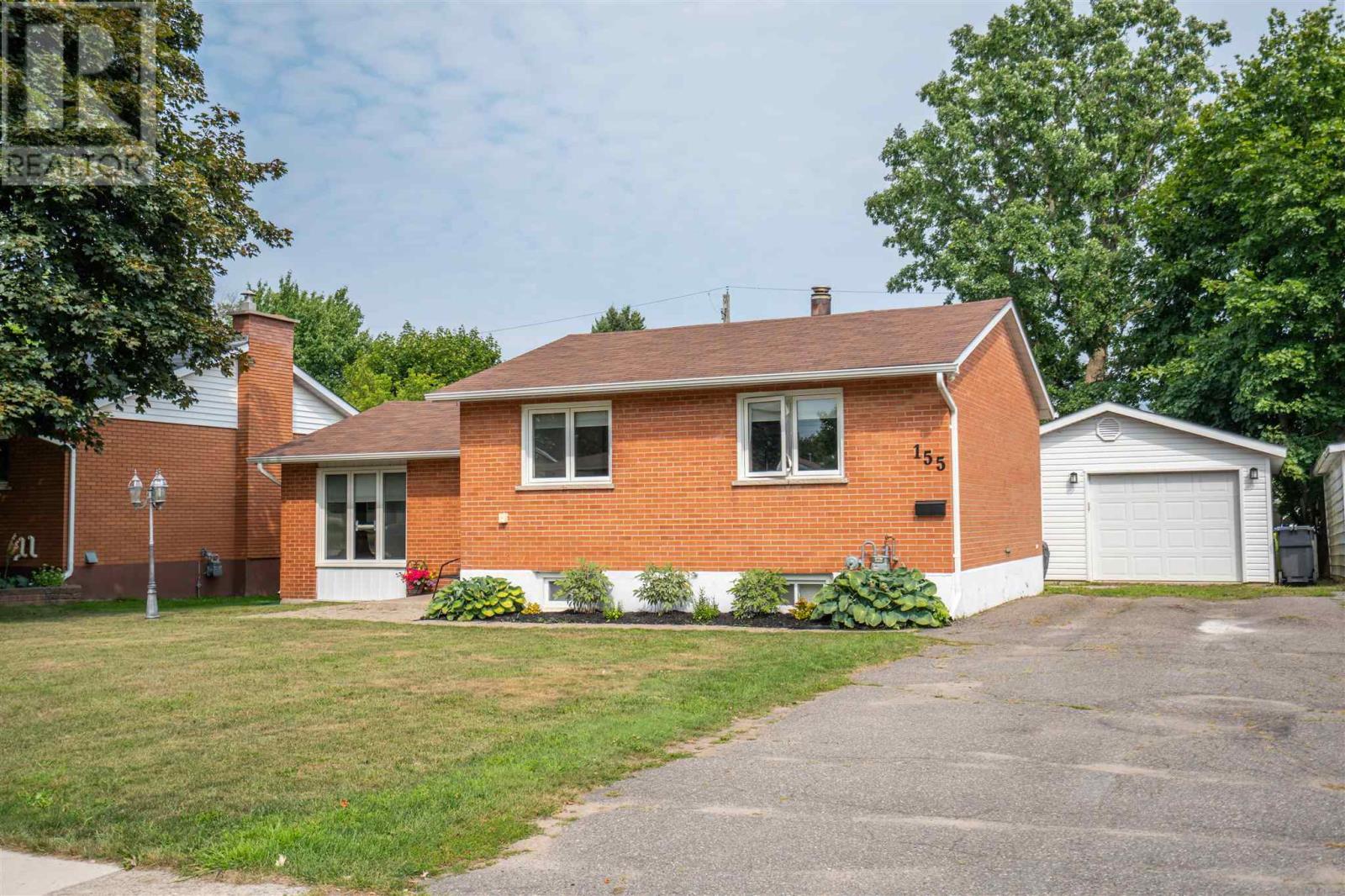 155 Meadow Park Cres, Sault Ste. Marie, Ontario  P6A 4H1 - Photo 2 - SM262168