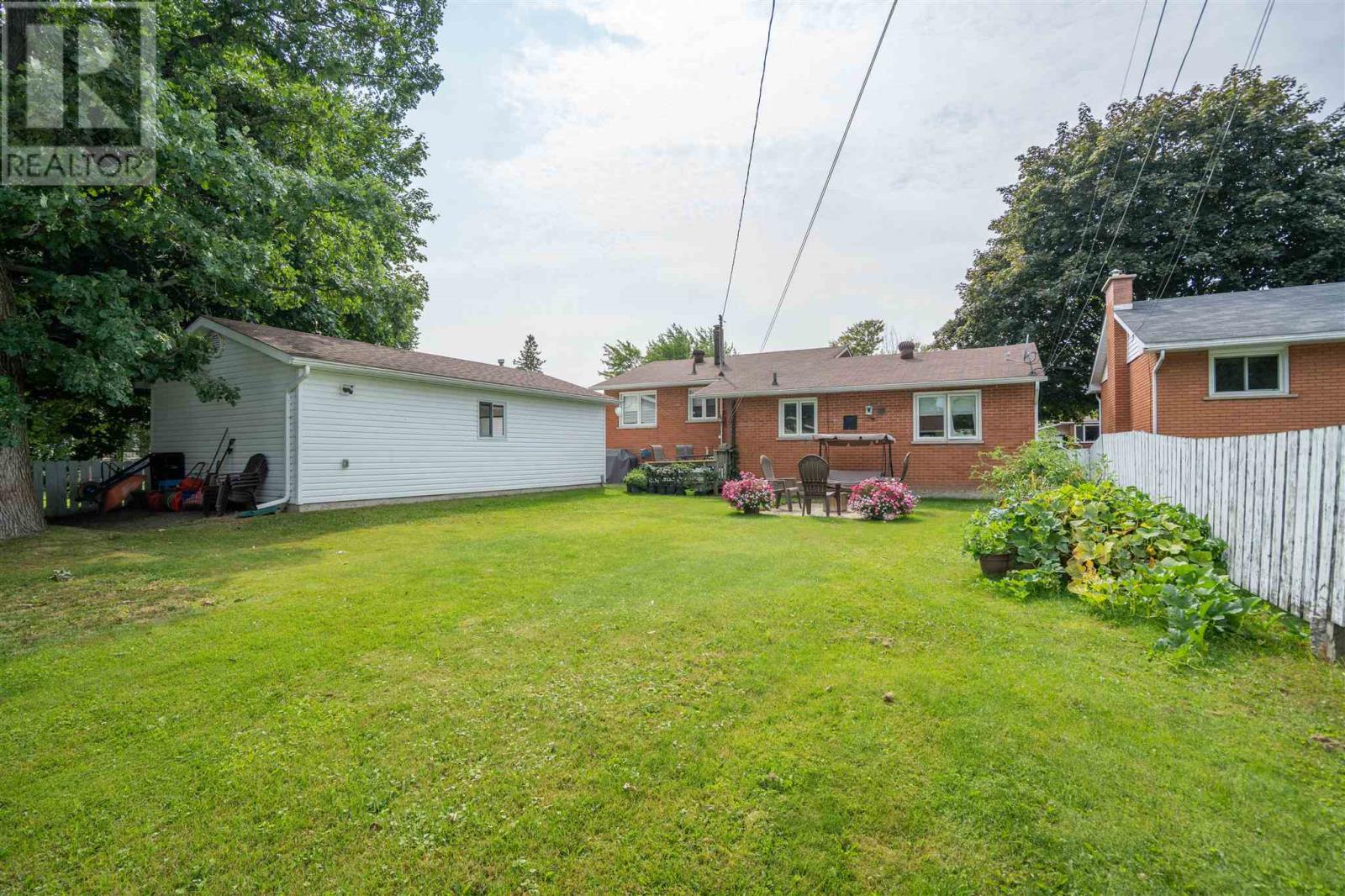 155 Meadow Park Cres, Sault Ste. Marie, Ontario  P6A 4H1 - Photo 29 - SM262168