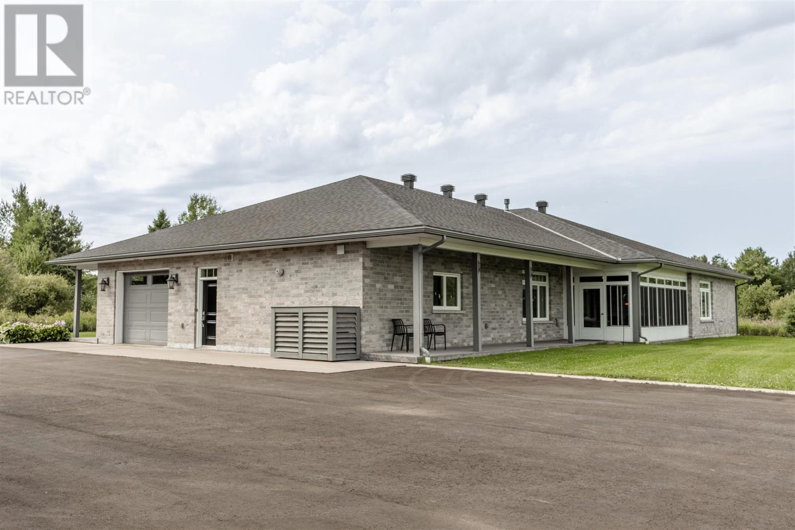 758 Leighs Bay Rd, Sault Ste. Marie, Ontario  P6A 5K6 - Photo 2 - SM262219