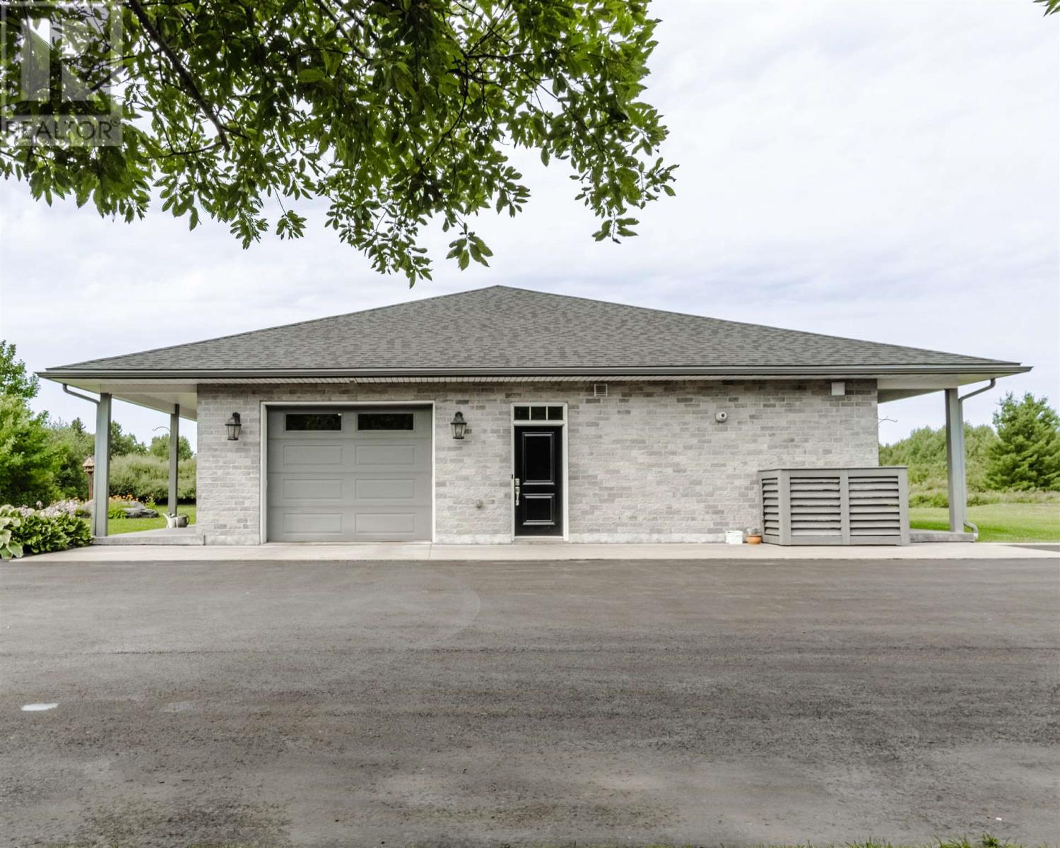 758 Leighs Bay Rd, Sault Ste. Marie, Ontario  P6A 5K6 - Photo 3 - SM262219