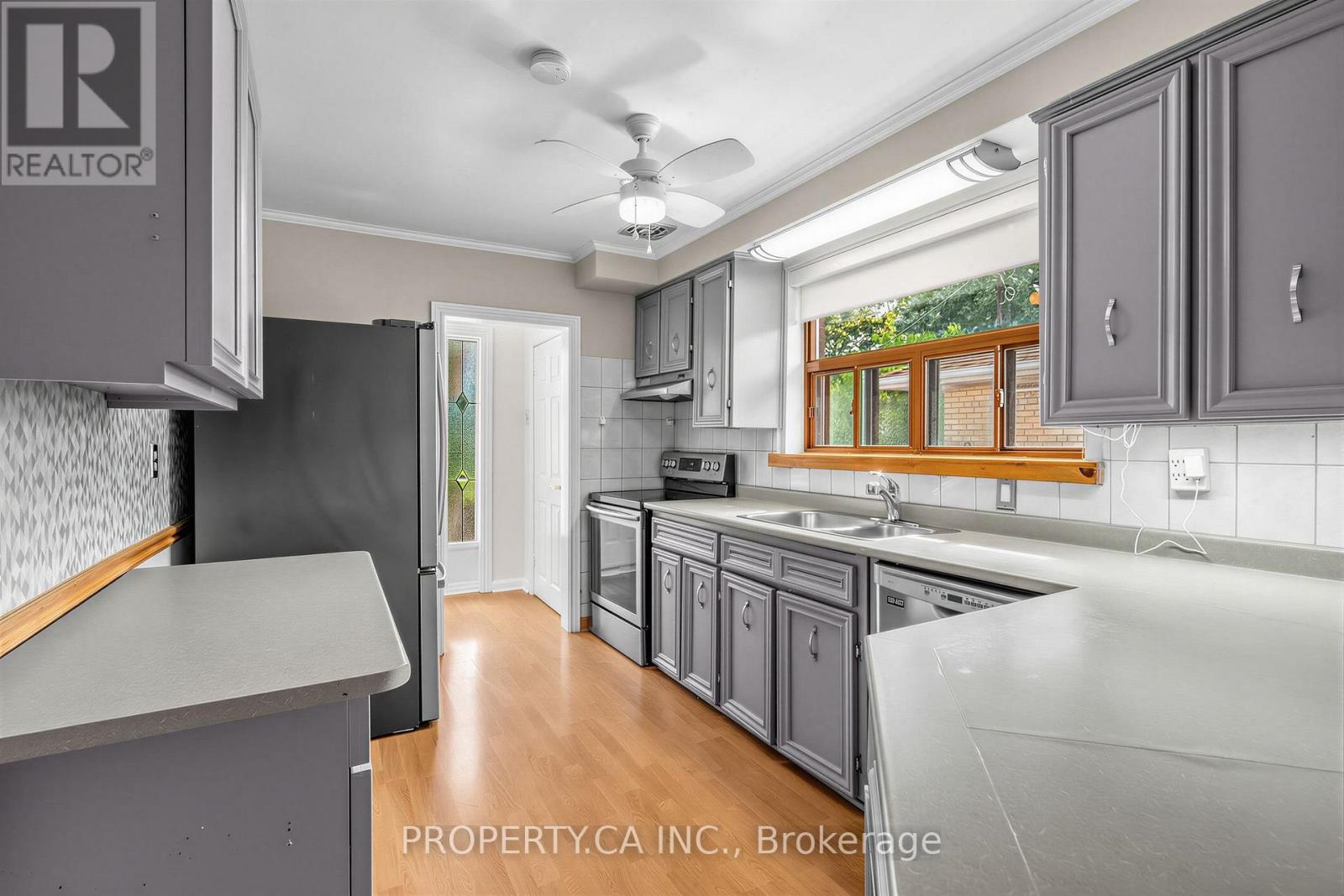 48 Santa Barbara Road, Toronto, Ontario  M2N 2C2 - Photo 10 - C13686800