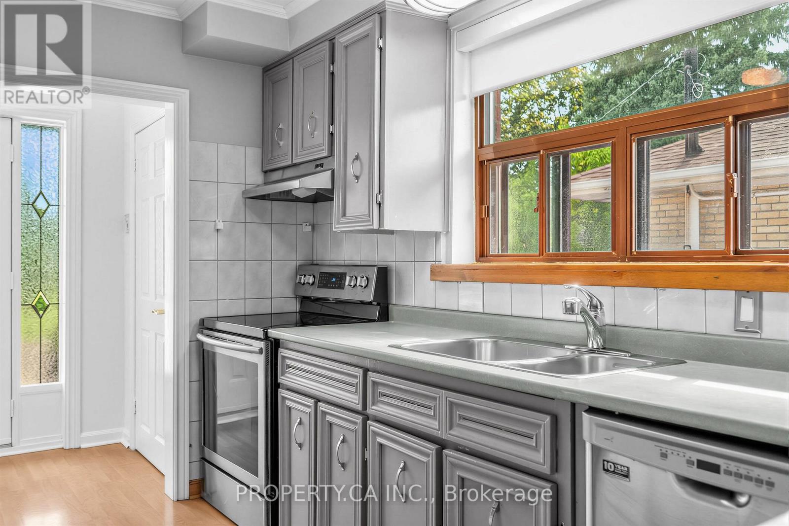 48 Santa Barbara Road, Toronto, Ontario  M2N 2C2 - Photo 11 - C13686800